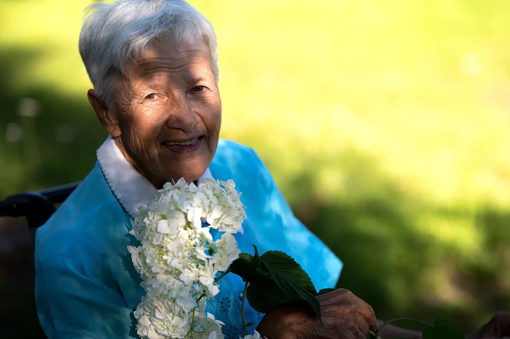 Soins aromathérapiques adaptés aux seniors en établissement